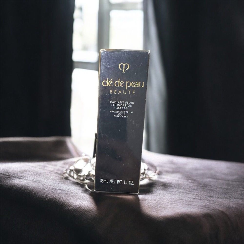 Clé de Peau Beauté Radiant Fluid Foundation